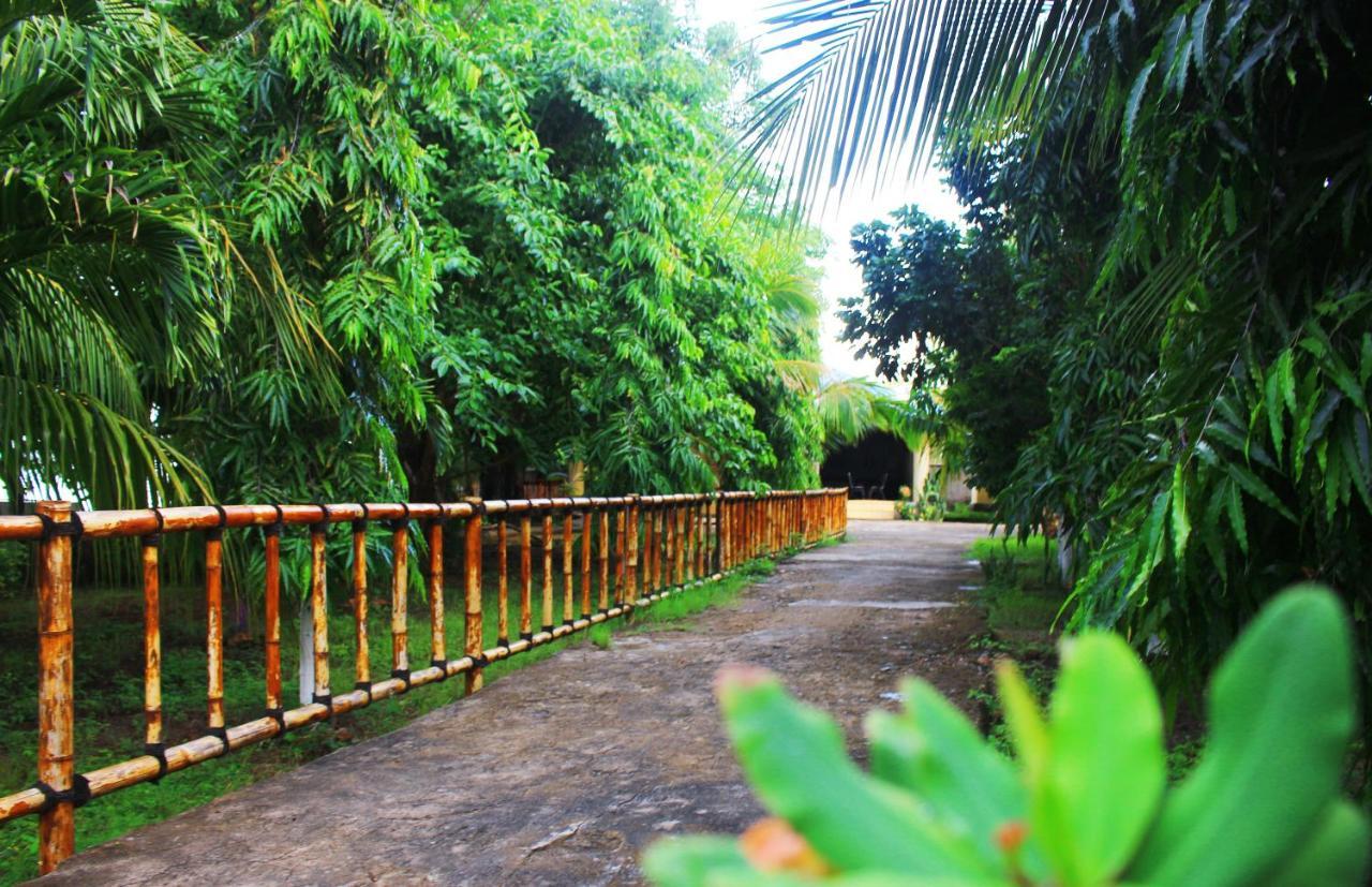 Fx72 Beach Resort Maumere Exterior photo